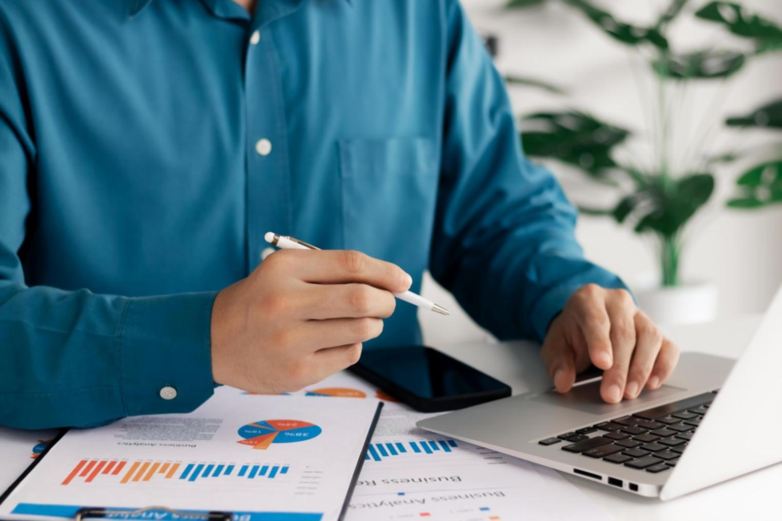 Artículos largos contra cortos: qué posiciona mejor para freelancers en búsqueda orgánica